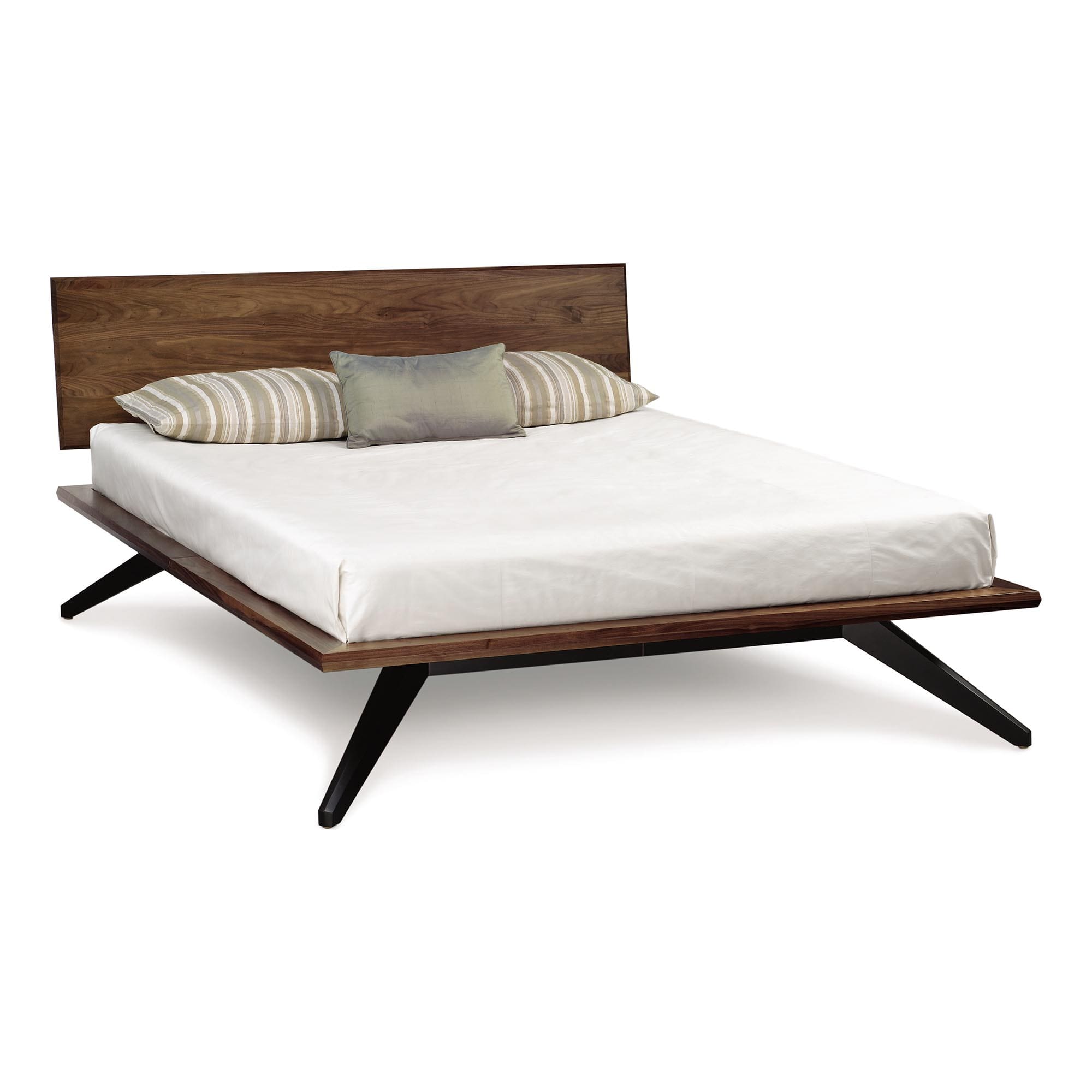 Astrid bed in solid walnut
